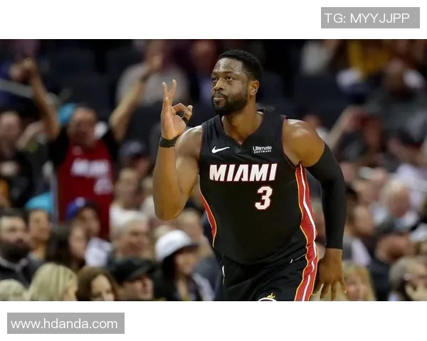 韦德谈新赛季媒体日：球员们穿新衣拍照交流感受乐趣