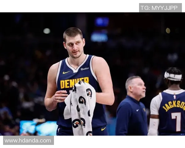 约基奇半场状态火热5投4中轻松斩获14分5篮板2助攻 约基奇半场状态火热5投4中轻松斩获14分5篮板2助攻