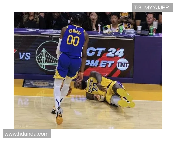 泰瑞斯马丁替补出战25分钟高效砍下26分6篮板3助攻2抢断表现亮眼 泰瑞斯马丁替补出战25分钟高效砍下26分6篮板3助攻2抢断表现亮眼