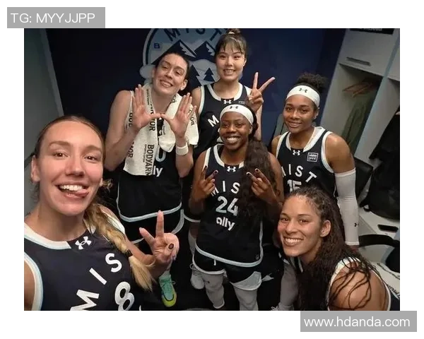 李月汝携手斯图尔特与奥贡鲍尔共战Unrivaled联赛展现强大实力