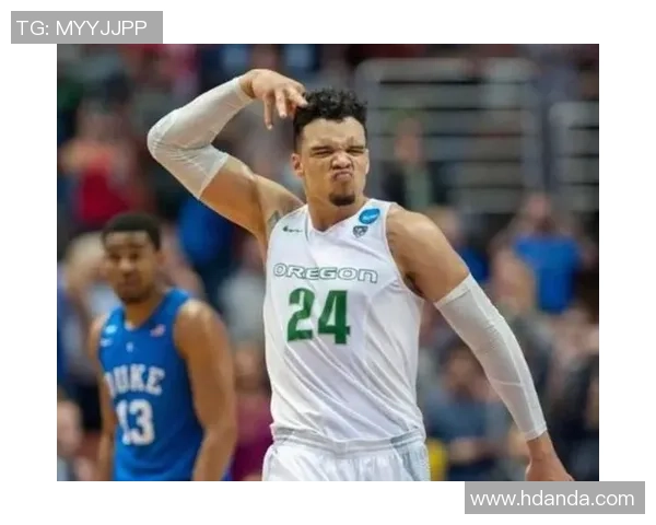 亚当斯称狄龙场下可爱场上却毫不留情甚至肘击自己