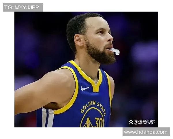 库里半场表现亮眼砍下15分5板4助助力球队取得领先