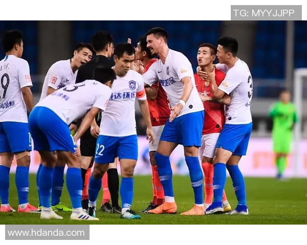 肘击事件引发争议阿奇迪停赛两场并罚款两万里亚尔 肘击事件引发争议阿奇迪停赛两场并罚款两万里亚尔