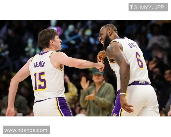 詹姆斯助力落选秀里夫斯展现团队精神乔丹科比难以做到的无私行为