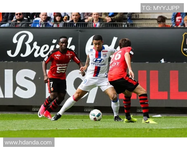 费耶诺德欧联杯比赛因恶劣天气推迟至明晨三点开球