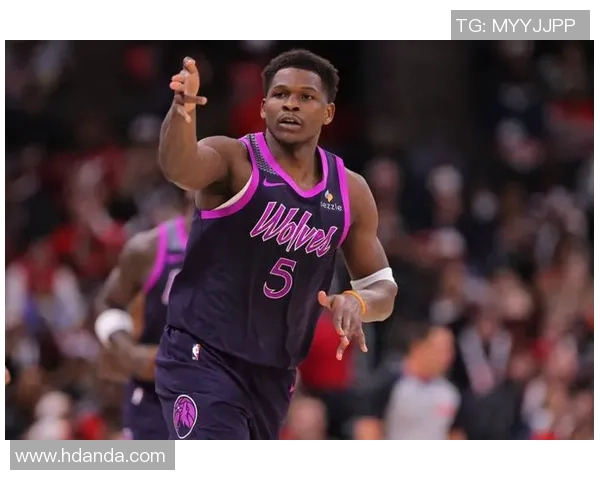 爱德华兹第三节狂飙16分前三节已斩获34分展现超强状态