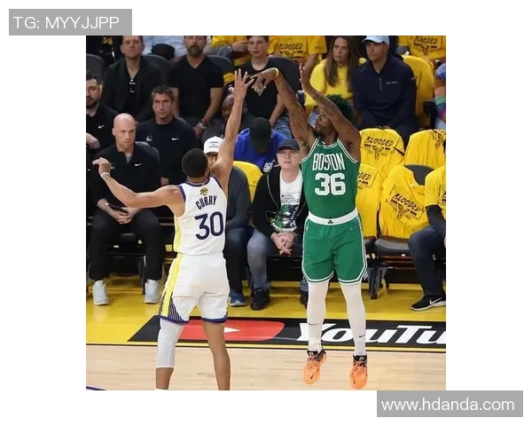 沃尔夫表现不佳正负值惨淡9投仅2中三分球全失仅得6分伴随4次失误