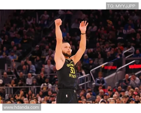 库里谈赛季开局的疯狂与挑战感受脖子被抓的平淡心态 库里谈赛季开局的疯狂与挑战感受脖子被抓的平淡心态